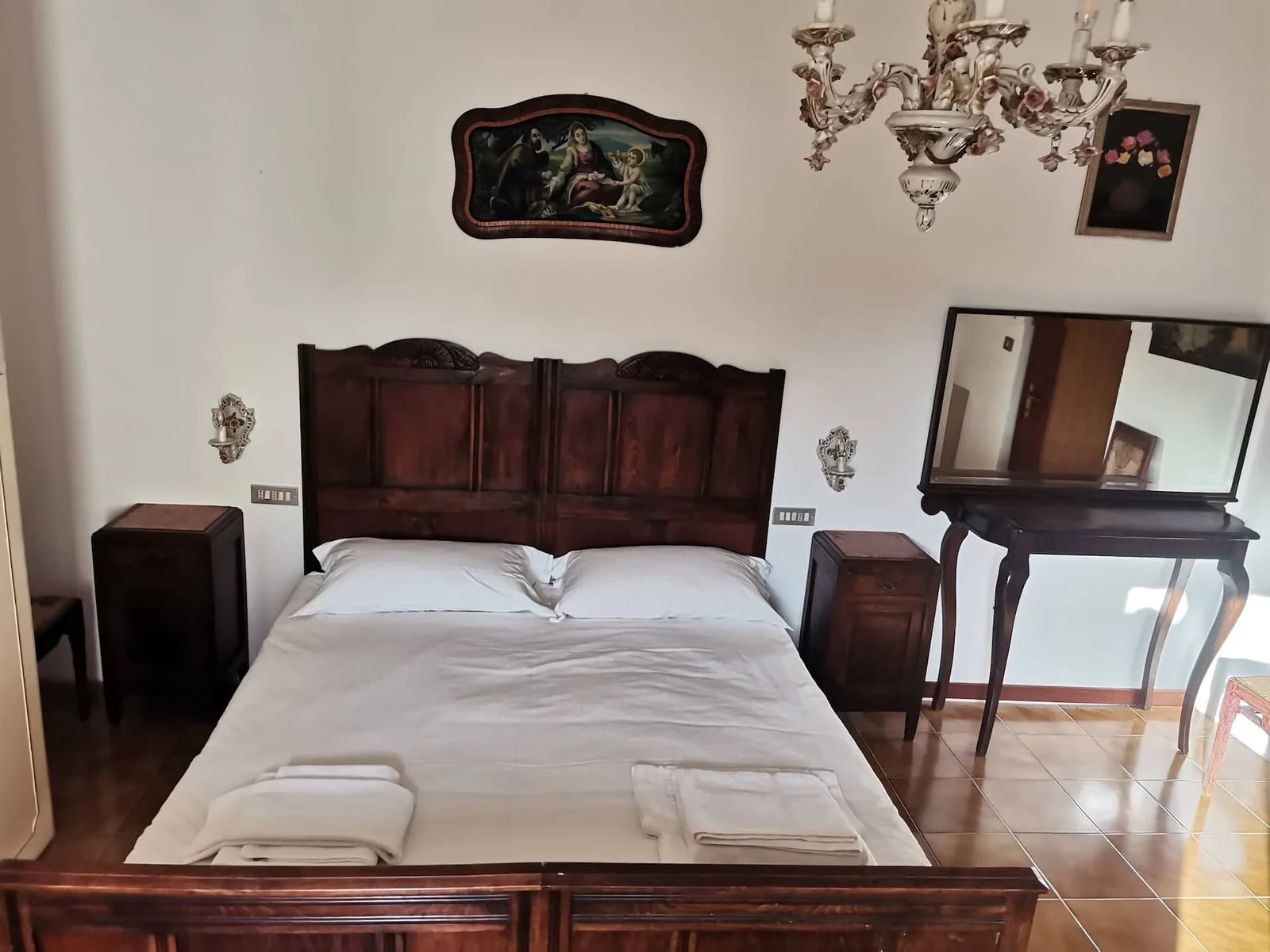 La camera matrimoniale del primo piano