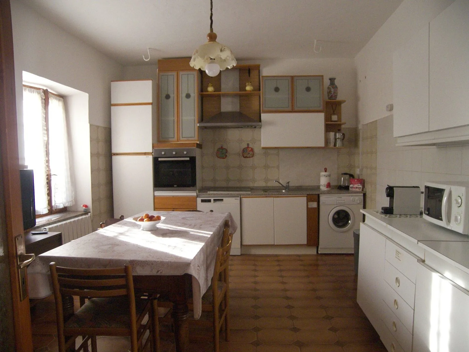 La cucina attrezzata al piano terra