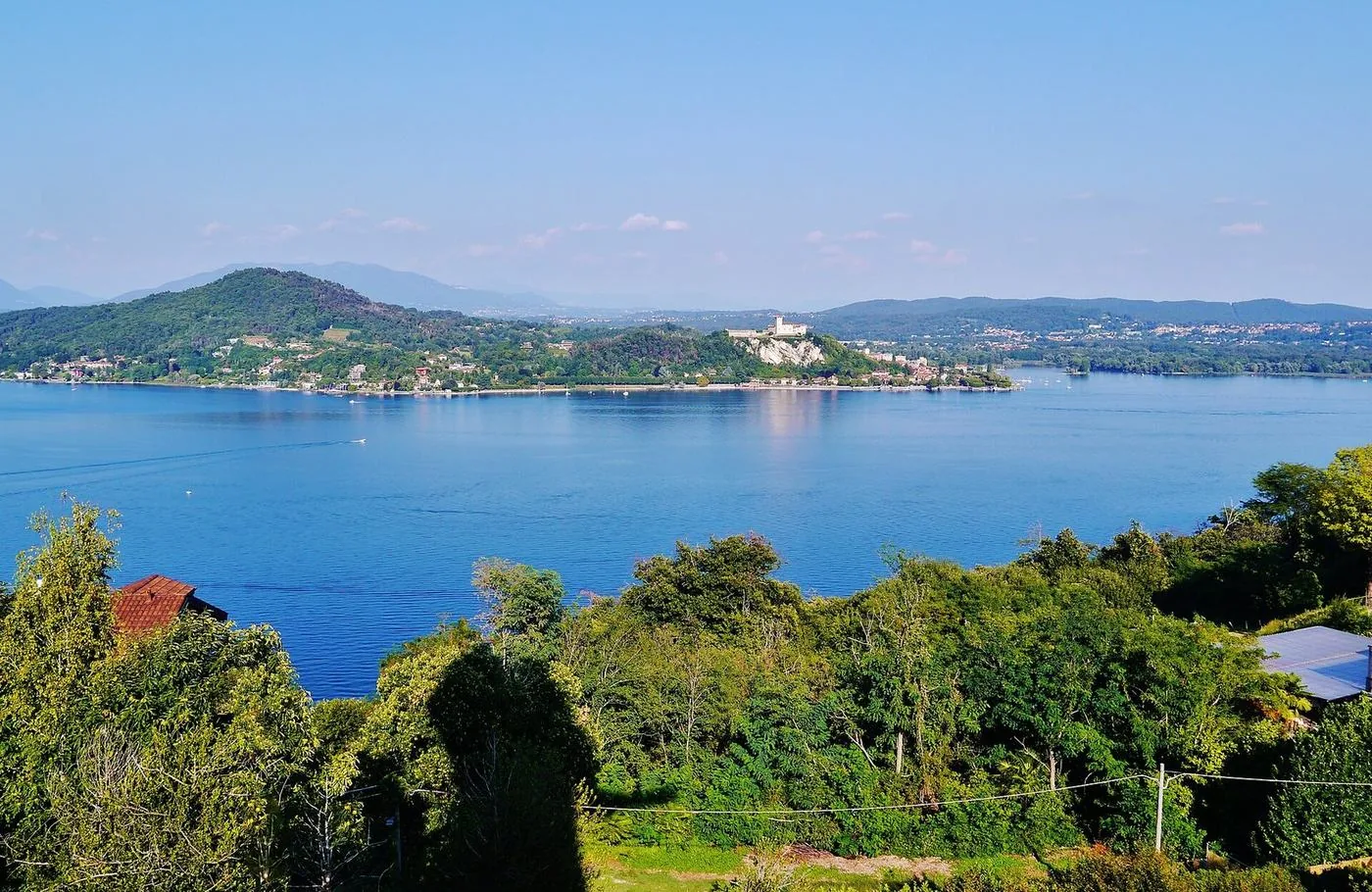 Il Lago Maggiore visto dalla collina di Arona